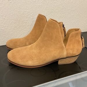 NEW Softwalk suede ankle boot 9